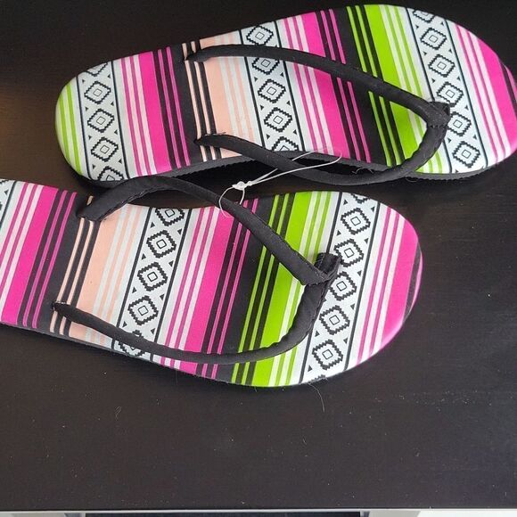 🌷2/$15🌷Colorful Aztec print flip flops - New - Picture 4 of 4